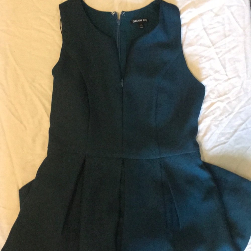Cute zipper front Gianni Bini dress